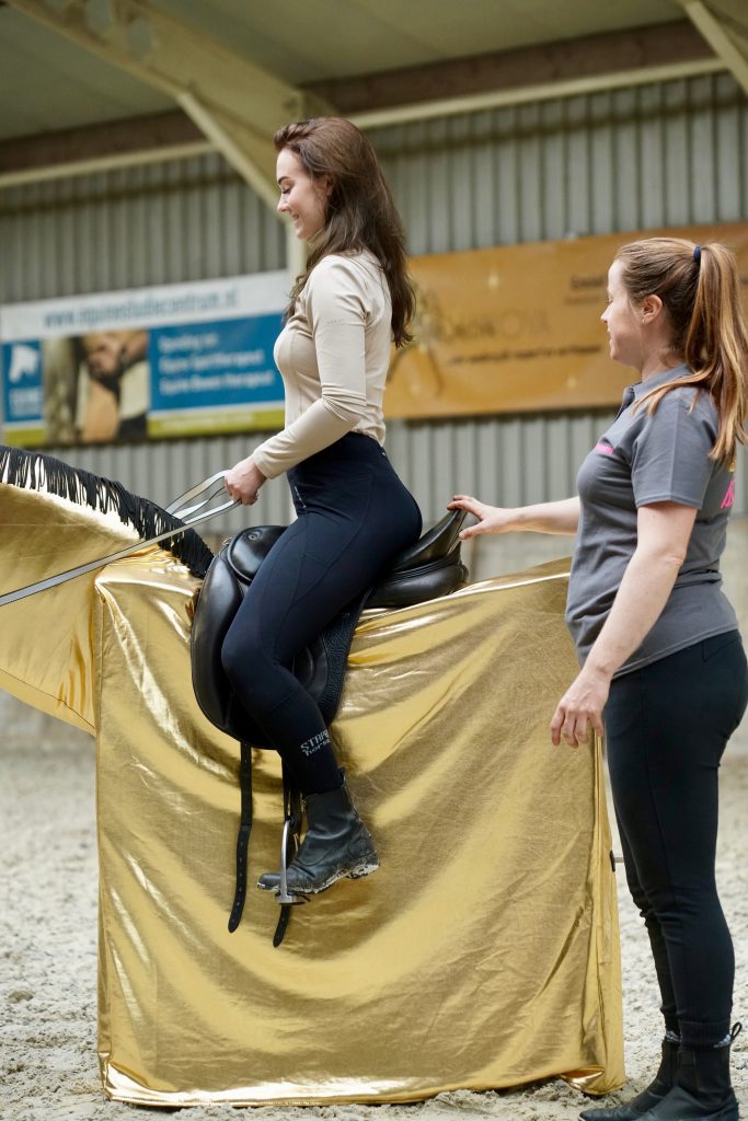 Onderzoek bewijst dat Jokert de leerling sneller de juiste houding en zit te paard leert